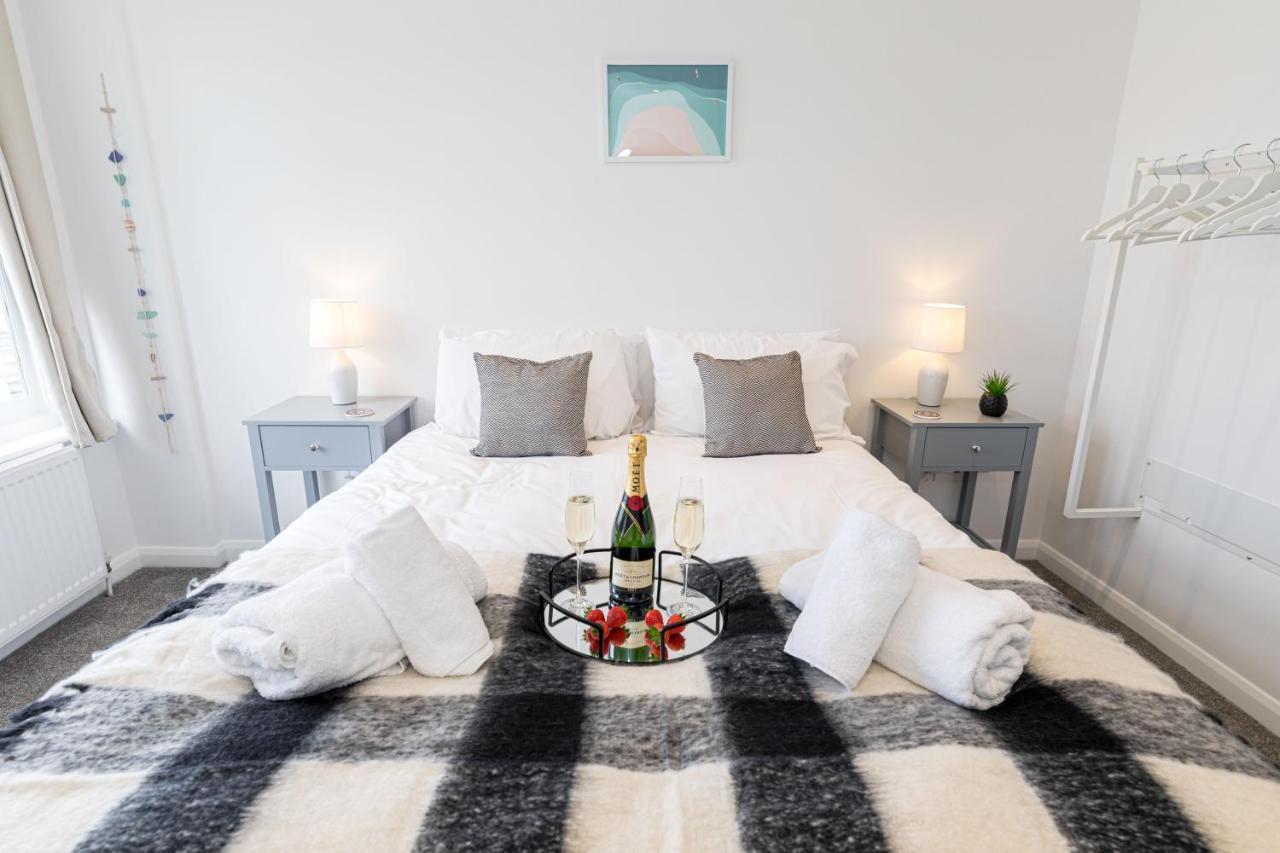 Ocean Breeze - 1 Minute From The Beach - 10 Minute From Bic - Fast Wi-Fi - Smart Tv 본머스 외부 사진